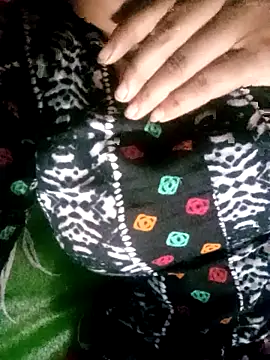 BreezySexyGirl69 online show from April 15, 2026, 8:43 am