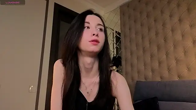 MiguelinaRasmuson online show from April 1, 2026, 11:11 am