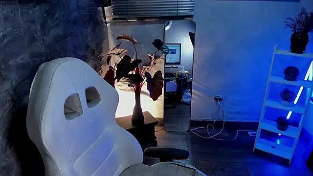 SophyAdams online show from April 5, 2026, 5:37 am