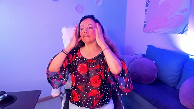 Ivonne 4 online show from April 14, 2026, 12:55 pm