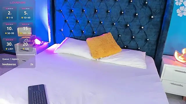 laurasmith  online show from March 1, 2026, 11:34 am