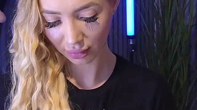 KarmaArms online show from July 16, 2026, 7:31 pm