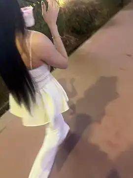 zhuendong000001 online show from March 27, 2026, 3:23 pm