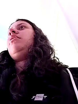 LunaDamasco online show from April 10, 2026, 7:40 pm