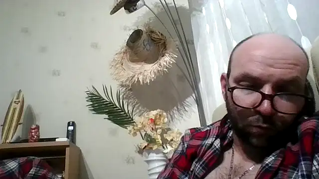 Florent1307 online show from April 16, 2026, 9:39 pm