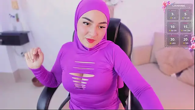 Snapshot of Malika_Noor chatting on March 3, 2026, 2:56 pm Malika Noor online show from March 3, 2026, 2:56 pm