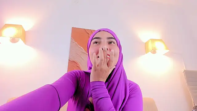 Snapshot of Malika_Noor chatting on April 15, 2026, 7:58 pm Malika Noor online show from April 15, 2026, 7:58 pm