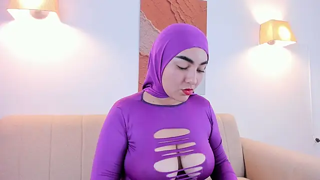 Snapshot of Malika_Noor chatting on May 13, 2026, 2:25 pm Malika Noor online show from May 13, 2026, 2:25 pm