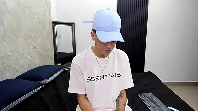 Snapshot of Mick-lollipop chatting on February 24, 2026, 7:23 pm Mick-lollipop online show from February 24, 2026, 7:23 pm