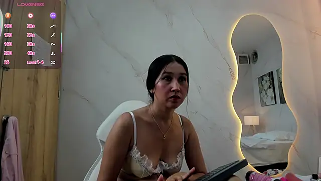 Annipetite  online show from March 26, 2026, 9:09 pm