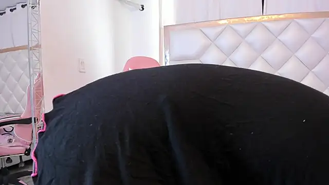 michelleblair1 online show from April 10, 2026, 1:16 pm