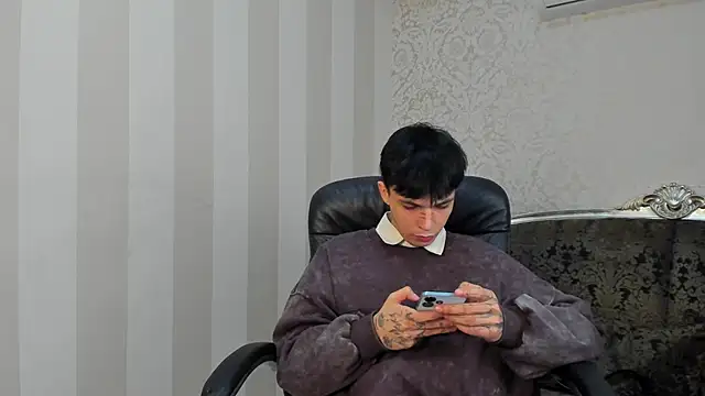 Snapshot of ClarkBev chatting on February 22, 2026, 9:02 pm ClarkBev online show from February 22, 2026, 9:02 pm