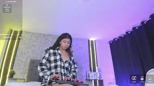 MilyFerrer online show from April 6, 2026, 4:46 am