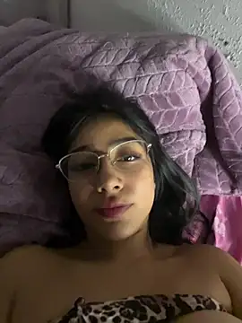 Snapshot of Linarodri chatting on July 15, 2026, 6:18 am Linarodri online show from July 15, 2026, 6:18 am