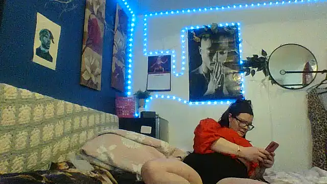 Sexymilf6992 online show from March 11, 2026, 7:31 pm