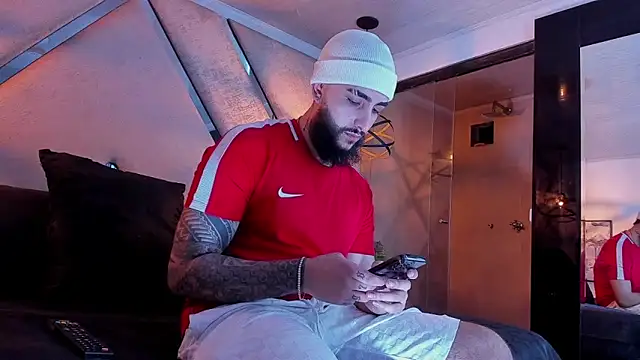 Snapshot of SantiagoHincapiie chatting on February 27, 2026, 4:12 am SantiagoHincapiie online show from February 27, 2026, 4:12 am