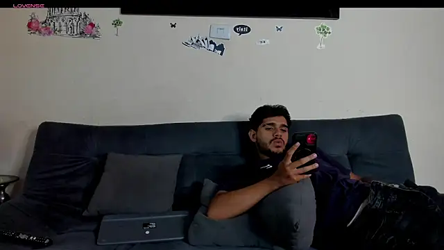 heteros hot  online show from April 30, 2026, 8:48 pm