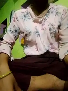 wifedesi7050 online show from May 11, 2026, 4:04 pm