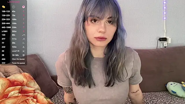 Emmibrilson online show from April 7, 2026, 11:43 am