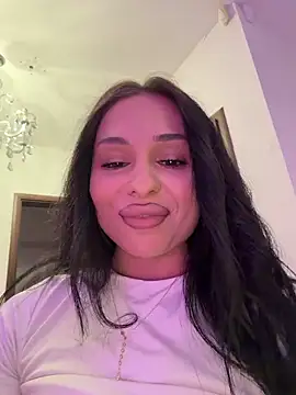 Snapshot of Olivia_Noor chatting on May 4, 2026, 8:27 pm Olivia Noor online show from May 4, 2026, 8:27 pm