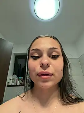 Snapshot of Olivia_Noor chatting on May 28, 2026, 7:44 pm Olivia Noor online show from May 28, 2026, 7:44 pm