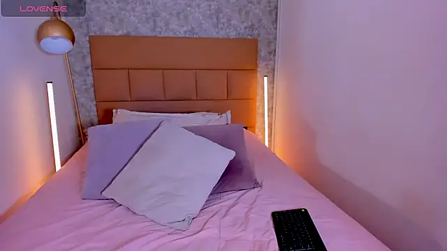 ZeynepYilmaz online show from April 2, 2026, 9:12 pm