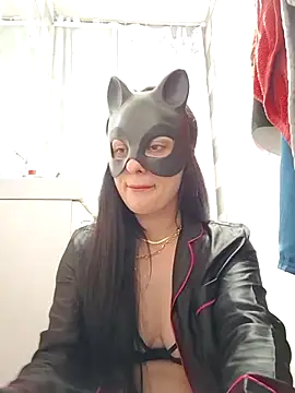 halii21 online show from April 14, 2026, 10:16 pm