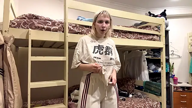 Snapshot of LiraDreamX chatting on March 9, 2026, 5:50 pm LiraDreamX online show from March 9, 2026, 5:50 pm