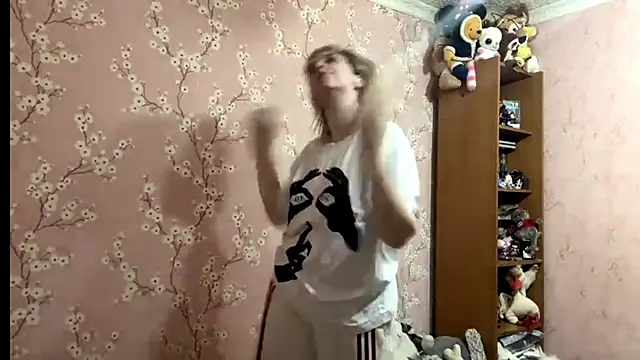 Snapshot of LiraDreamX chatting on April 3, 2026, 3:21 pm LiraDreamX online show from April 3, 2026, 3:21 pm