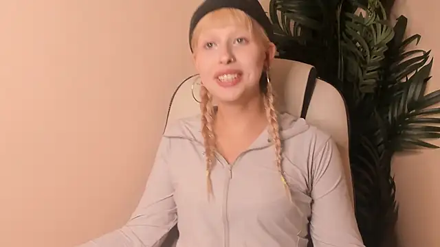 TieraSavell online show from February 28, 2026, 12:06 pm