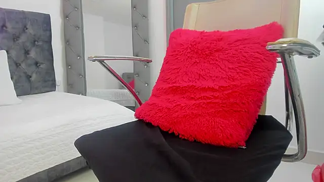 Snapshot of Evelyn__Cortes chatting on February 27, 2026, 7:36 pm Evelyn Cortes online show from February 27, 2026, 7:36 pm