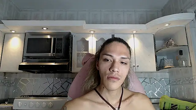 CrisOzzz online show from March 10, 2026, 6:24 pm