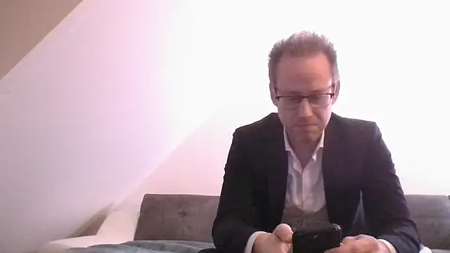 Lost in lace online show from March 3, 2026, 7:09 pm