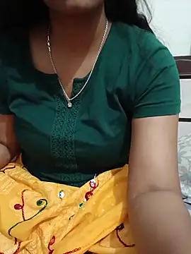 Queenlipx online show from March 6, 2026, 4:03 pm