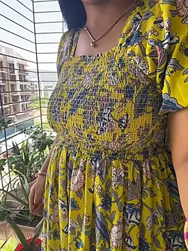 Queenlipx online show from May 31, 2026, 6:42 am