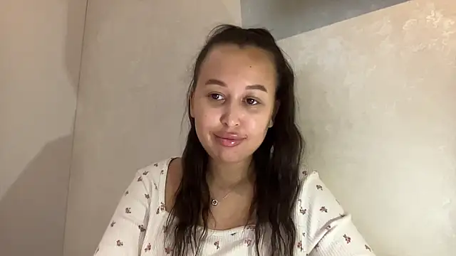 Dana 005 online show from May 11, 2026, 7:33 pm