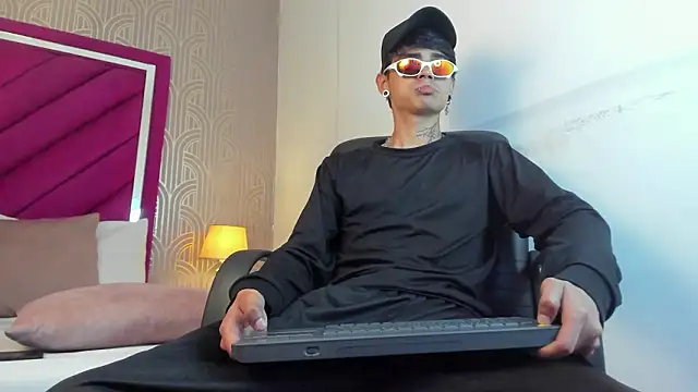 Snapshot of Dominic_Foxx chatting on February 27, 2026, 1:22 pm Dominic Foxx online show from February 27, 2026, 1:22 pm