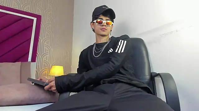 Snapshot of Dominic_Foxx chatting on February 28, 2026, 1:56 pm Dominic Foxx online show from February 28, 2026, 1:56 pm