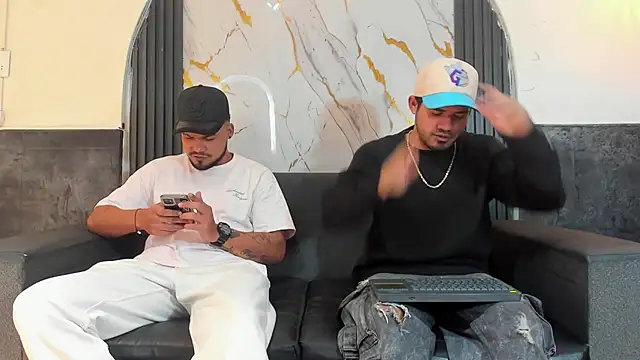 Snapshot of Latins_on_fire chatting on May 7, 2026, 12:10 pm Latins on fire online show from May 7, 2026, 12:10 pm