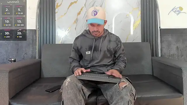 Snapshot of Latins_on_fire chatting on May 20, 2026, 11:16 am Latins on fire online show from May 20, 2026, 11:16 am