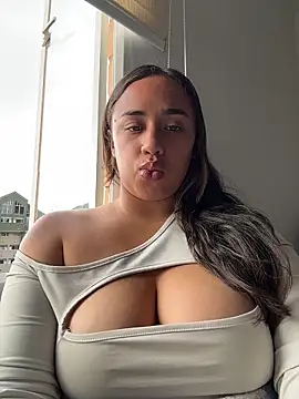 Snapshot of Eyssha chatting on April 10, 2026, 12:10 pm Eyssha online show from April 10, 2026, 12:10 pm