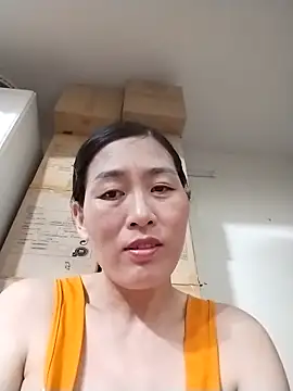 lris-Beauty77 online show from April 27, 2026, 2:48 pm