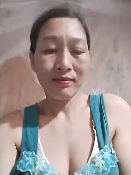 lris-Beauty77 online show from May 14, 2026, 2:13 pm