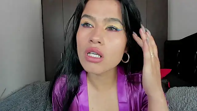 LatinaQueen23 online show from June 23, 2026, 2:37 pm