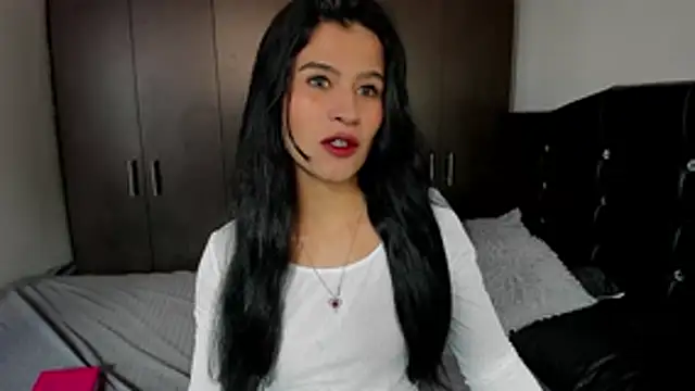 LatinaQueen23 online show from July 27, 2026, 3:08 pm