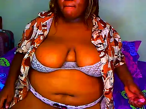 Snapshot of SweetChubbyQueen chatting on March 1, 2026, 10:56 pm SweetChubbyQueen online show from March 1, 2026, 10:56 pm