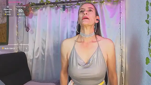 LeanaMaturee online show from March 26, 2026, 12:11 pm