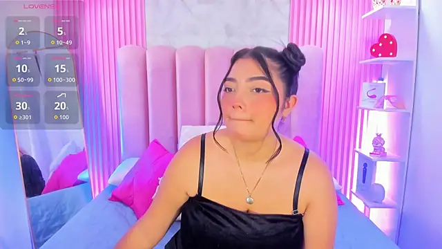 Snapshot of ArianaRougee chatting on June 19, 2026, 4:50 am ArianaRougee online show from June 19, 2026, 4:50 am