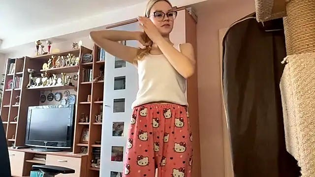 MiaCashe online show from March 7, 2026, 9:17 am