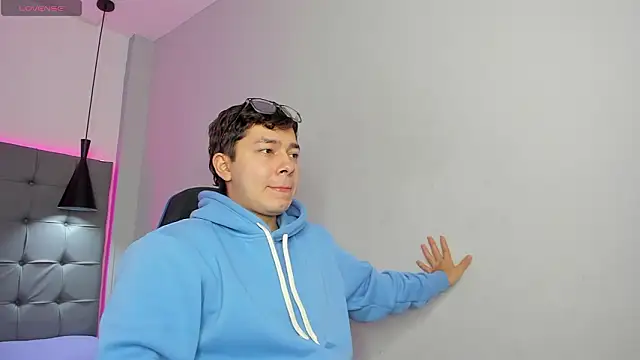 Julian Smith21 online show from March 12, 2026, 1:39 pm